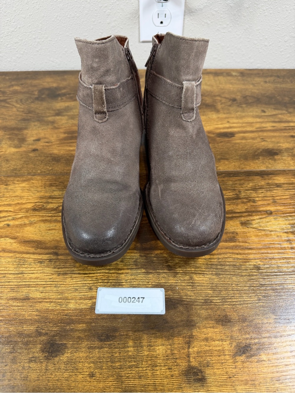 Born Womens 8.5 Taupe Suede Ankle Booties Side Zip Western Boho Low Heel